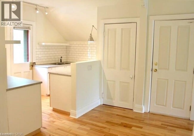 Building Photo - 89 Roger St