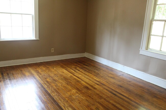 Foto del edificio - 903 W Residence Ave