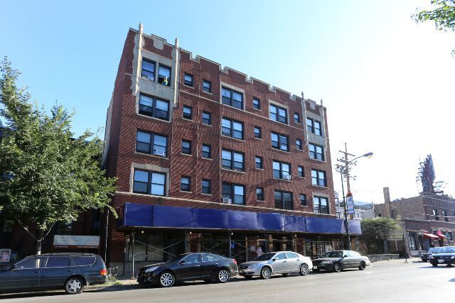 Building Photo - 735 W Belmont Ave