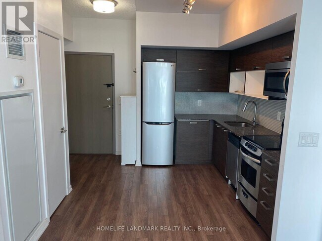 Building Photo - 36-PH36 Lisgar St