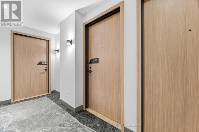 Building Photo - 35 Parliament St