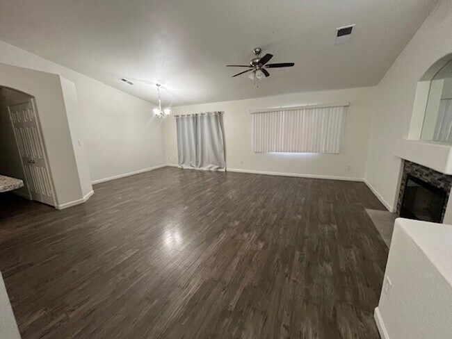 Foto del edificio - 3502 Southpass Dr