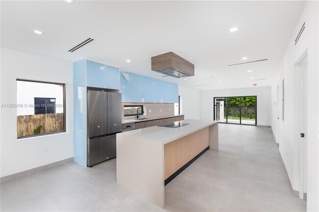 Building Photo - 2453 SW 23rd St