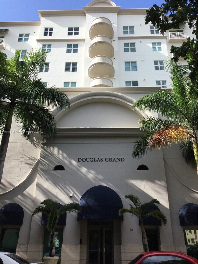 Foto del edificio - 50 Menores Ave