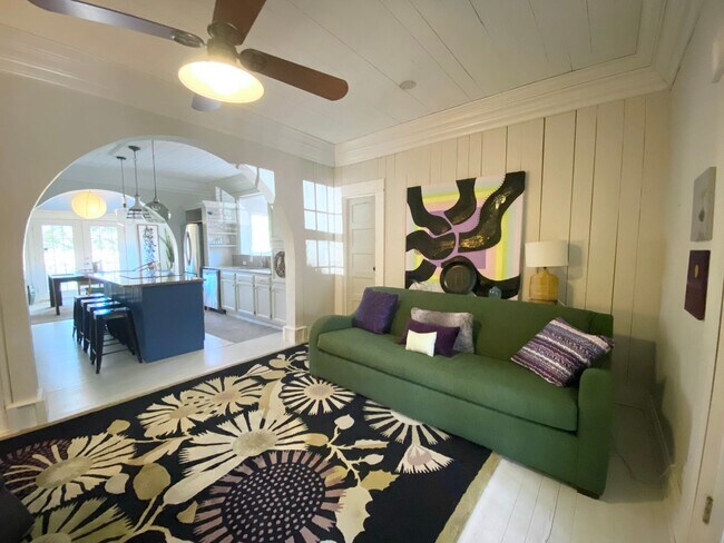 Foto del edificio - Looking for a lovely home that is fully furnished!