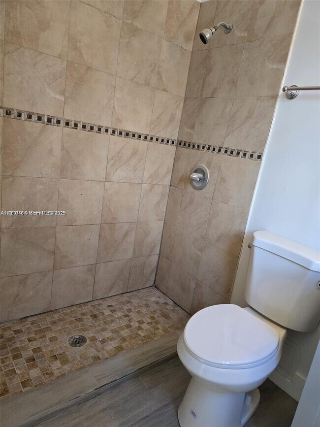 Foto del edificio - 1245 NE 110th Terrace