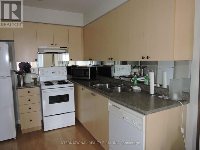 Building Photo - 4620-4620 Guildwood Way
