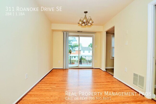 Building Photo - 311 Roanoke Dr SE