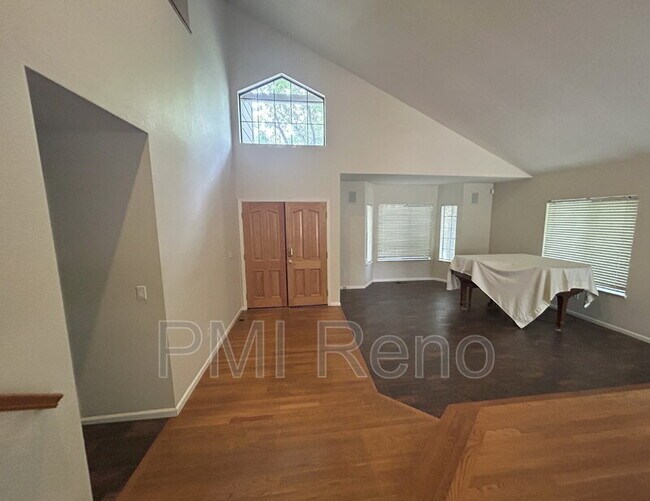 Foto del edificio - 1106 Happy Valley Ct
