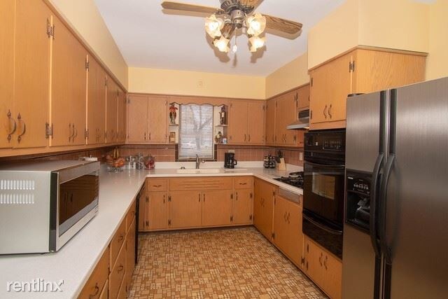 Building Photo - 3 br, 2 bath House - 542 Seneca Drive