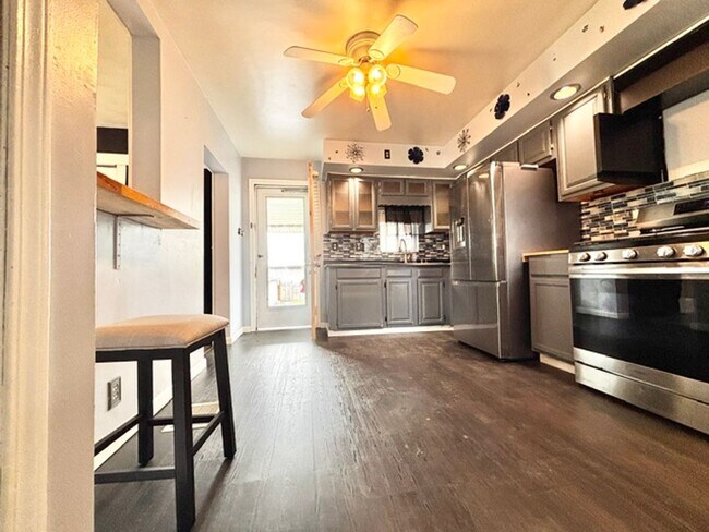 Foto del edificio - 3 bedroom 1 bath House for rent Greensburg, PA