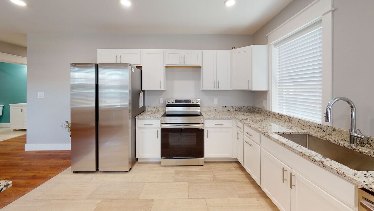Foto principal - $1499 per Bedroom | 6BR/6BA Off Campus Hou...