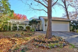 Building Photo - 203 Raintree Bend