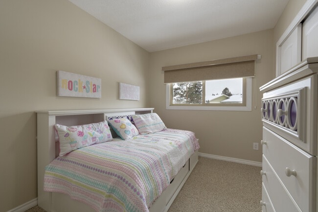 Building Photo - Creston Place
