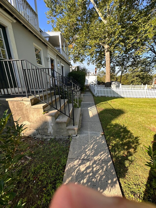 Primary Photo - 2 E Main St