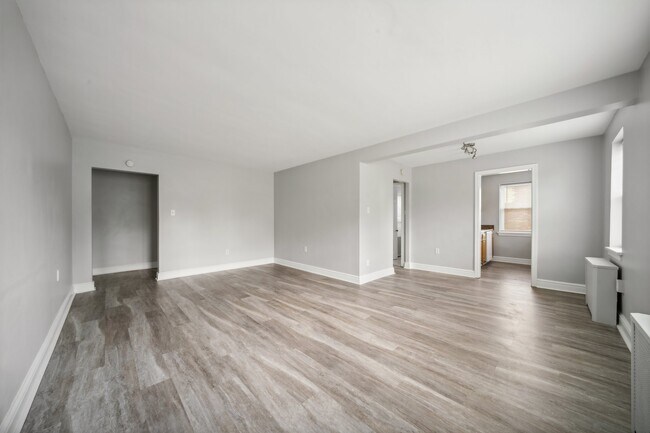 Building Photo - 545 Larose St