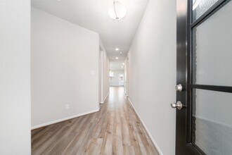 Building Photo - 27518 Beachside Arbor Dr
