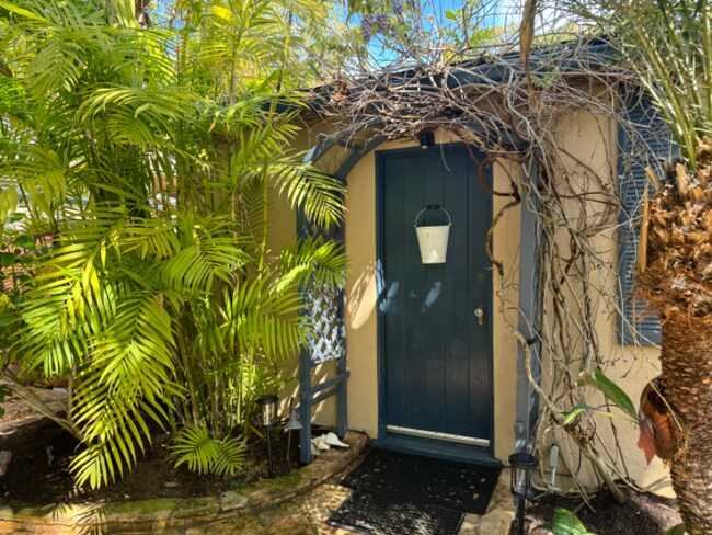 Building Photo - 327 San Fernando St