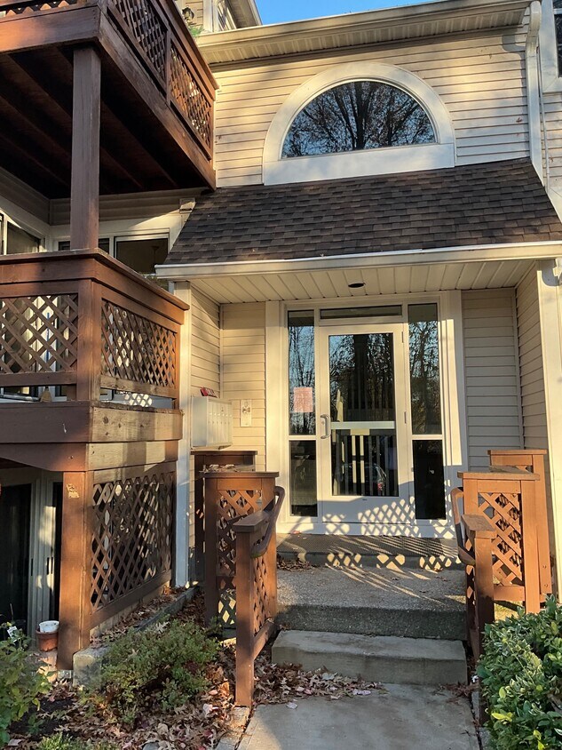 Foto principal - 1300 Cedarwood Dr