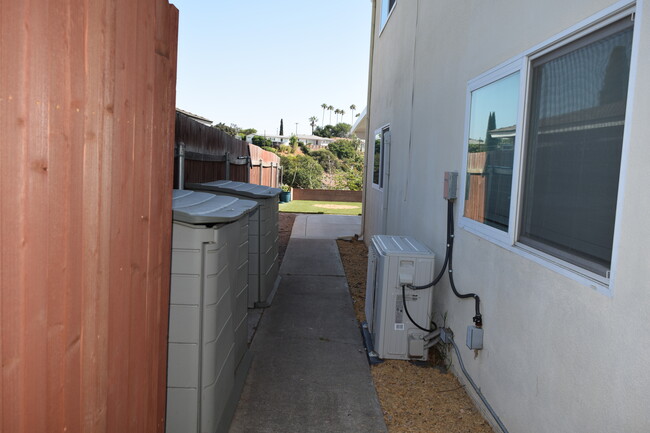 Building Photo - 6789 Alamo Way