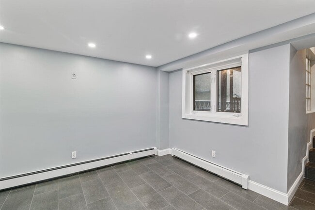 Building Photo - 211 New York Ave