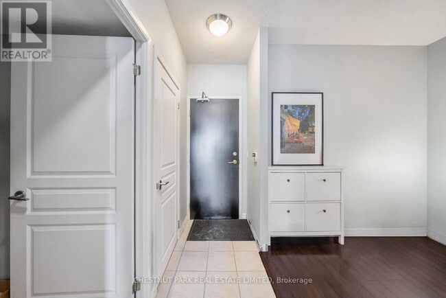 Building Photo - 18 Yonge St