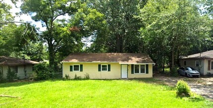 Building Photo - 812 Crestwood Terrace