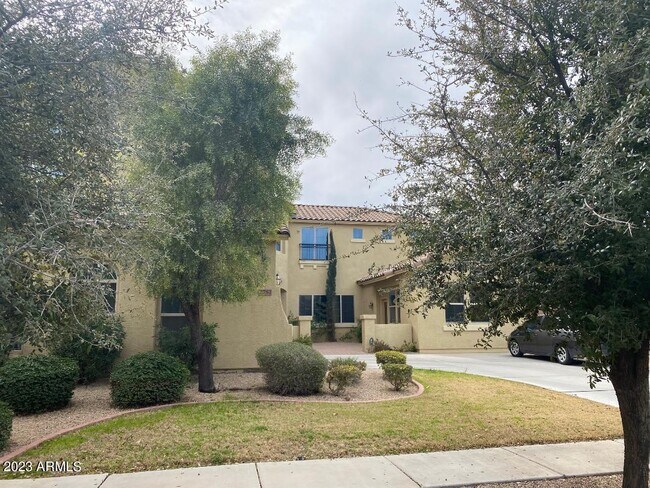 Foto del edificio - 2757 E Powell Way