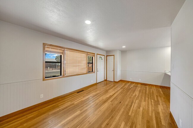 Foto del edificio - 1350 N 17th St