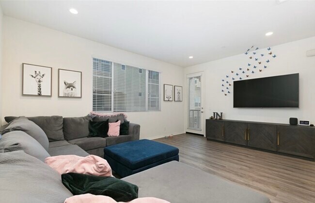 Foto del edificio - 931 E Drapery Ln