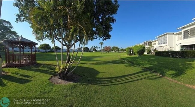 Foto del edificio - 251 S Golf Blvd