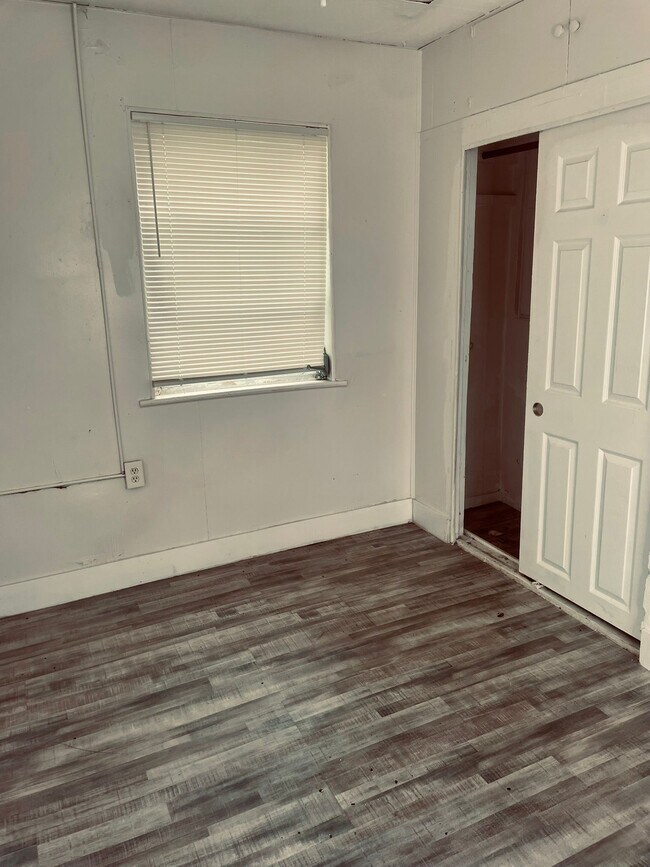 Foto del edificio - 7871 Terrace Rd