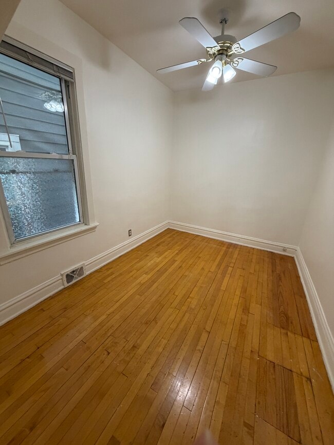 Building Photo - 4610 N Claremont Ave