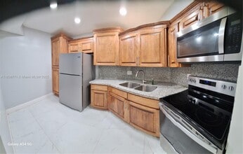 Building Photo - 3300 Spanish Moss Terrace