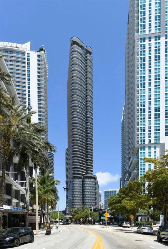 Primary Photo - 1000 Brickell Plz