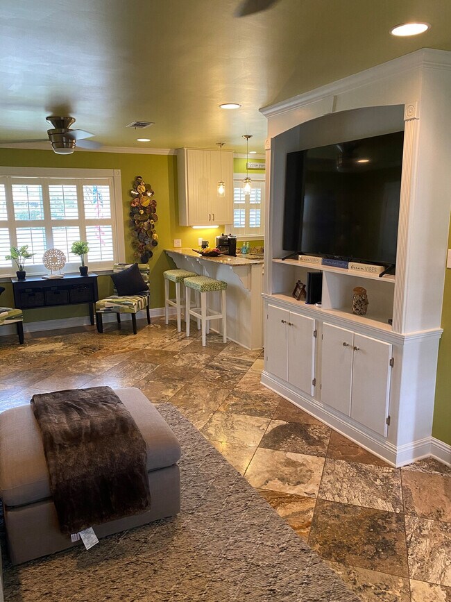 Building Photo - 3 Chimney Cross