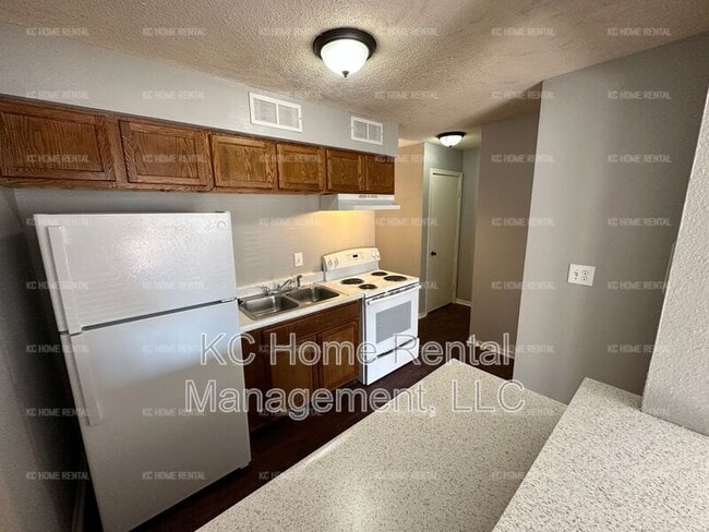 Building Photo - 561 N Somerset Terrace
