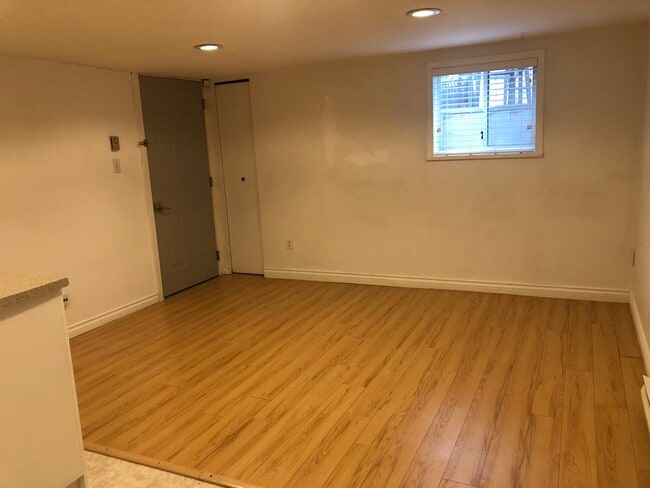 Building Photo - 440 21st Av W