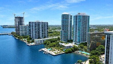 Building Photo - 2101 Brickell Ave