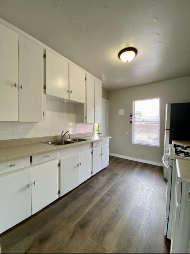 Foto del edificio - 642 Robinson St