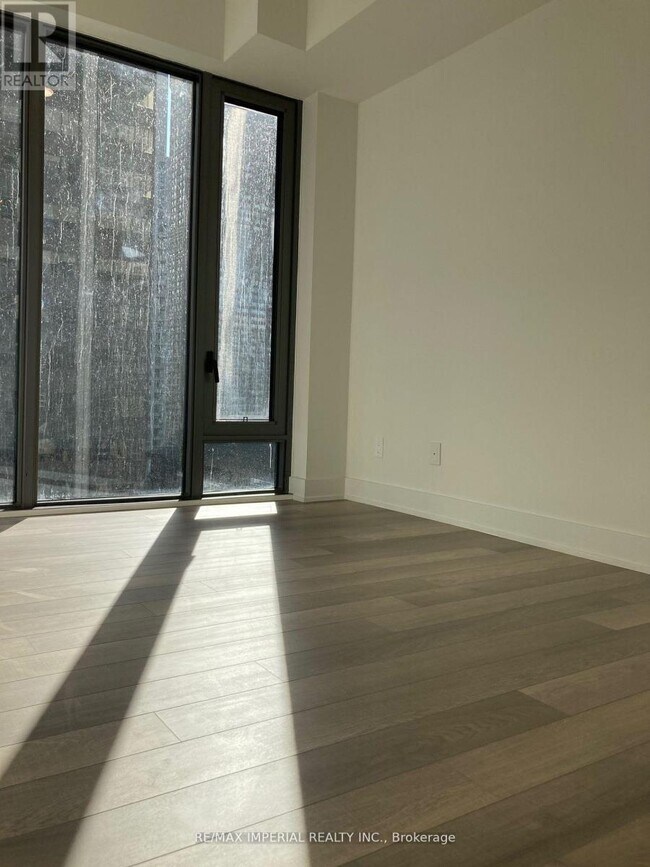 Building Photo - 8 Cumberland St