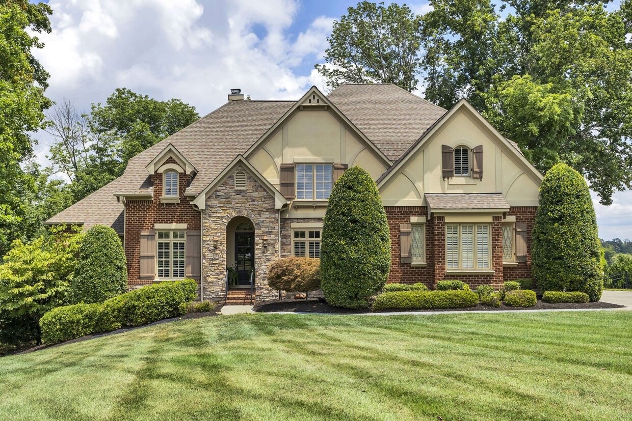 Fully Furnished 4 Bedroom, 3.5 Bath w/ 3 Car Garage and Unfinished Basement in Governors Club - Fully Furnished 4 Bedroom, 3.5 Bath w/ 3 Car Garage and Unfinished Basement in Governors Club
