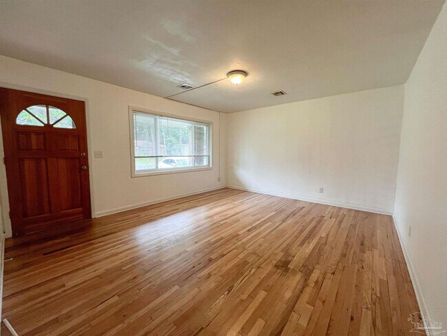 Building Photo - 3755 Summer Dr