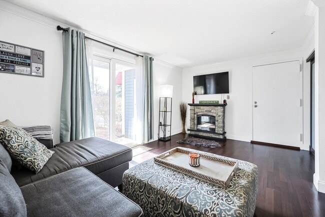 Foto del edificio - 30 Silver Hill Ln