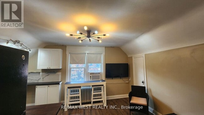 Building Photo - 135 Ellins Ave