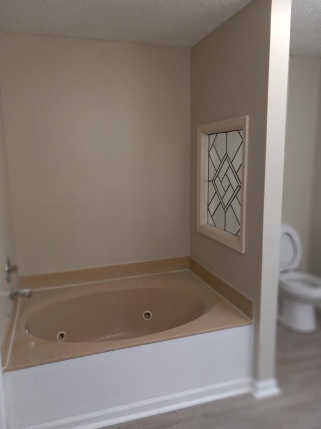 Master bathroom - 885 Linden Grove Cove