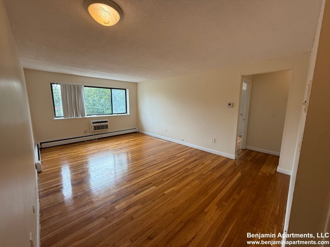 Foto principal - 99 Dustin St