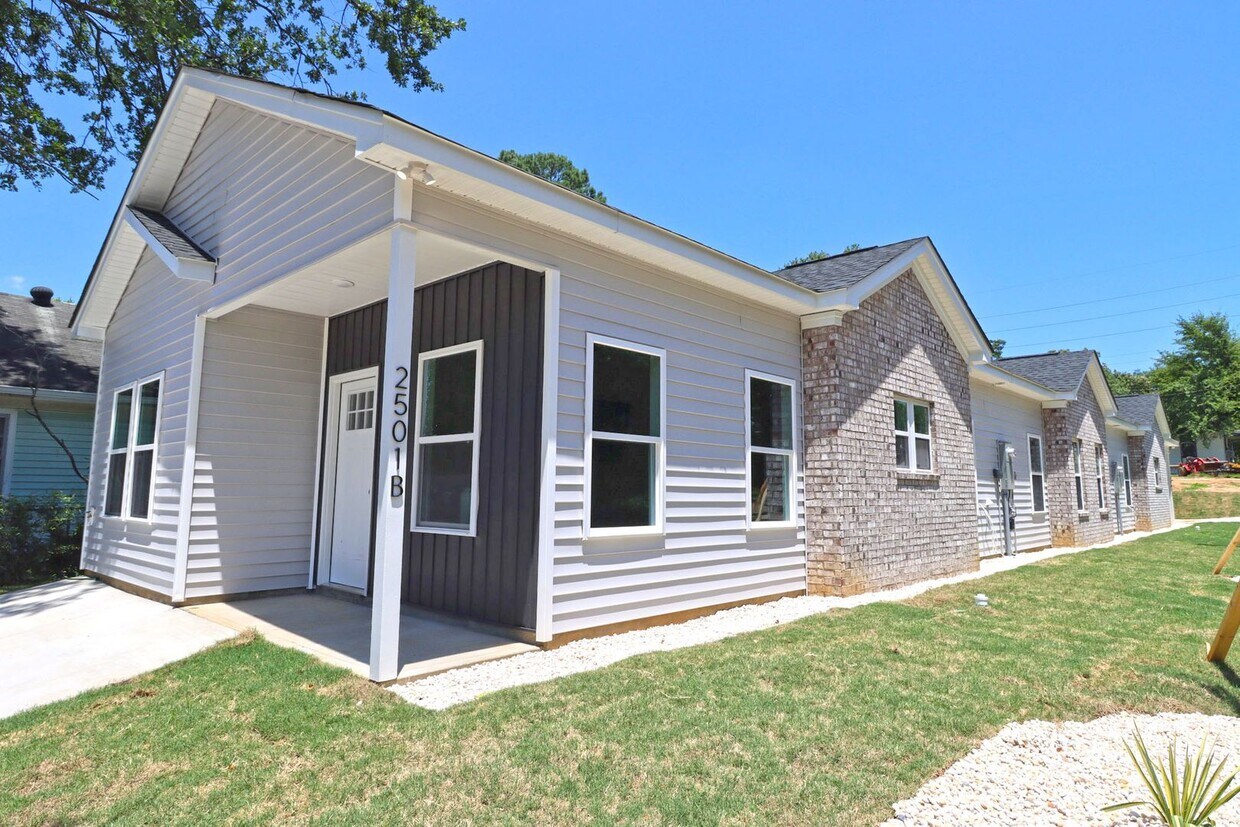 Foto principal - Student-Friendly 4BR/4BA Home in Downtown ...