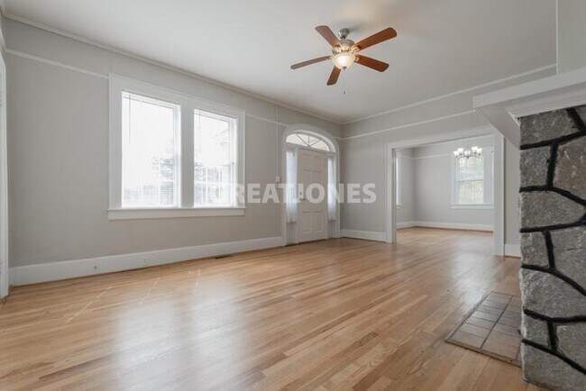 Building Photo - 205 N Zion St