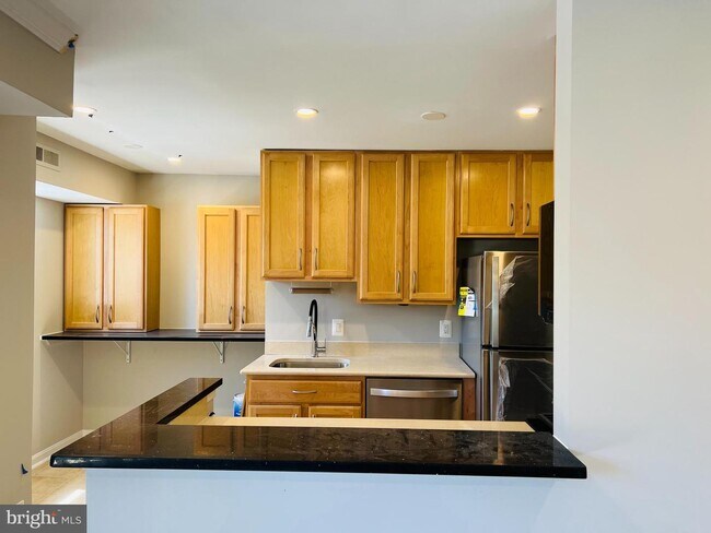 Foto del edificio - 5925 Quantrell Ave